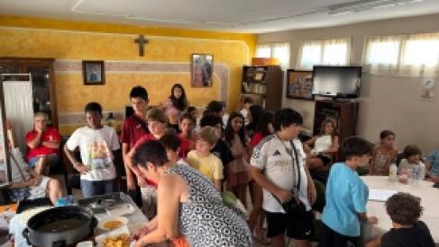 LA ASOCIACIÓN "BARBACANA" ENSEÑA A LOS MÁS JÓVENES A ELABORAR DULCES TRADICIONALES